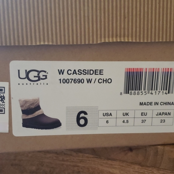 UGG Boots - Picture 3 of 5